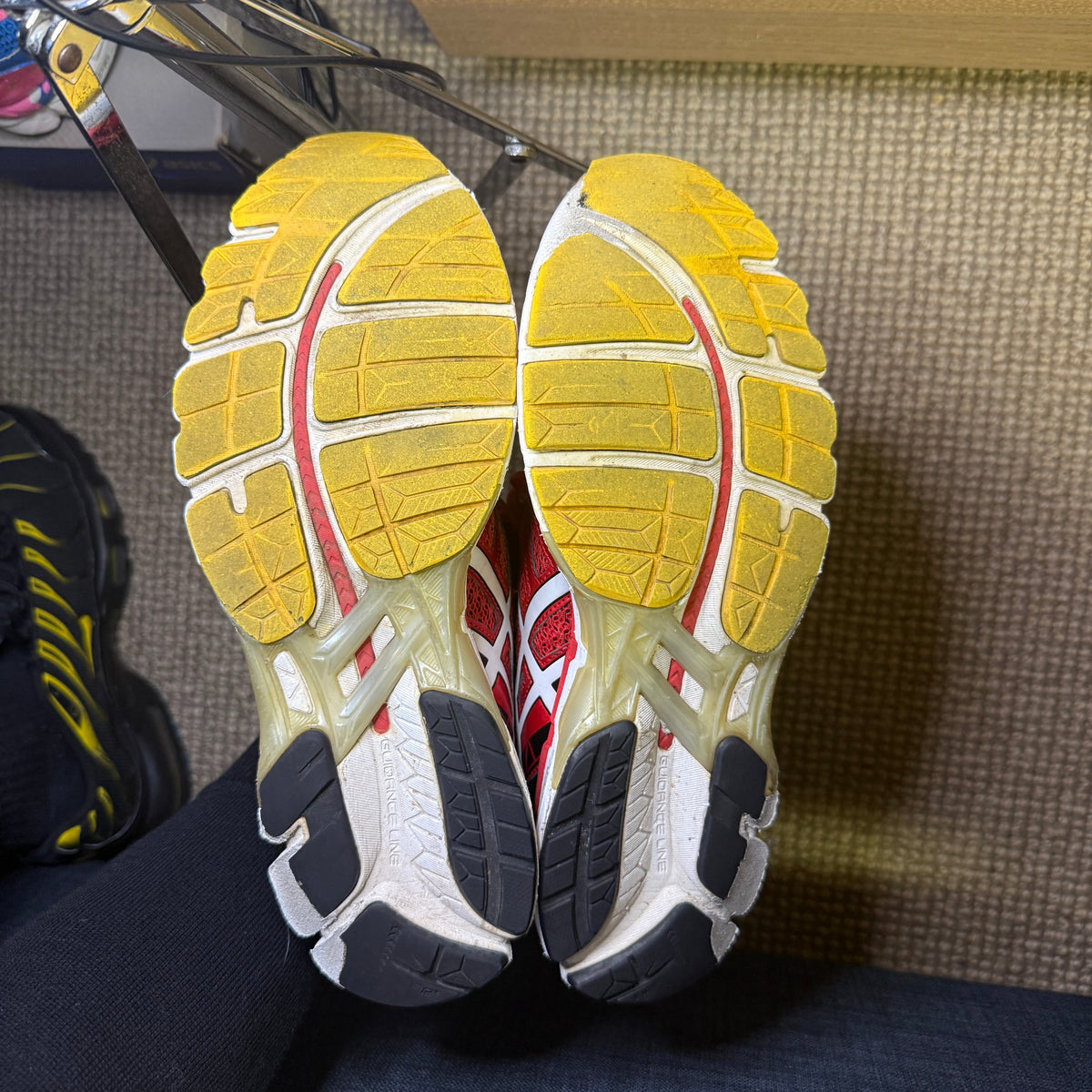 ASICS KAYANO 20 (8.5)