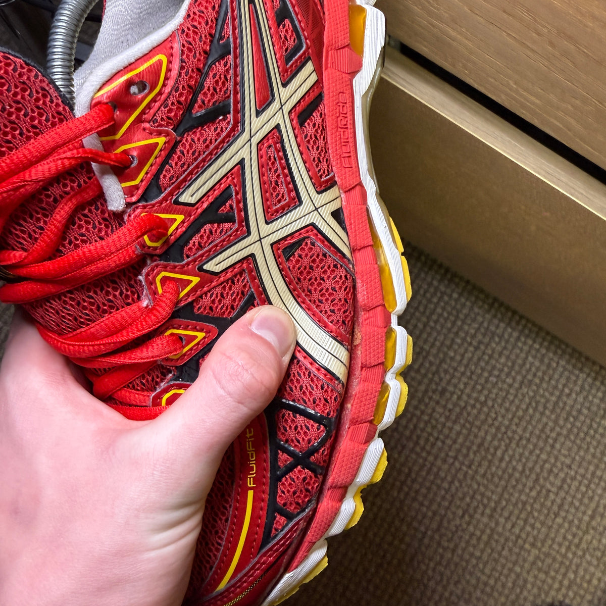 ASICS KAYANO 20 (7.5)