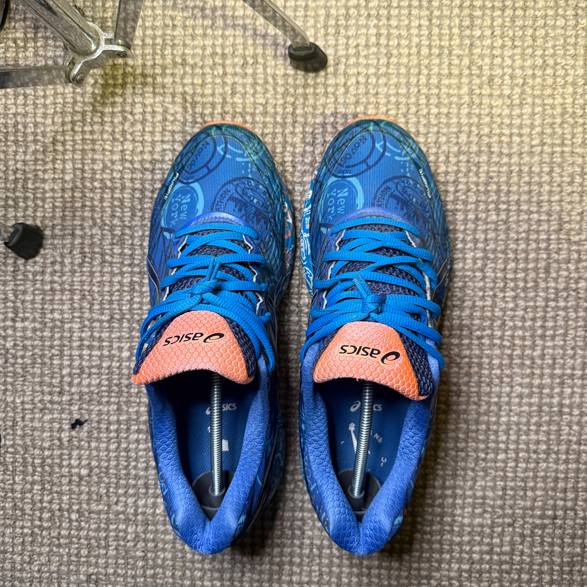 ASICS NIMBUS 18 (9.5)