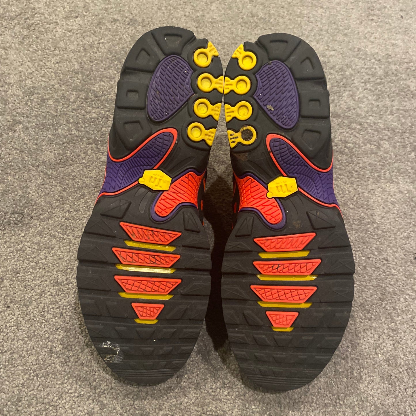 NIKE TN DRIFTS (10.5)