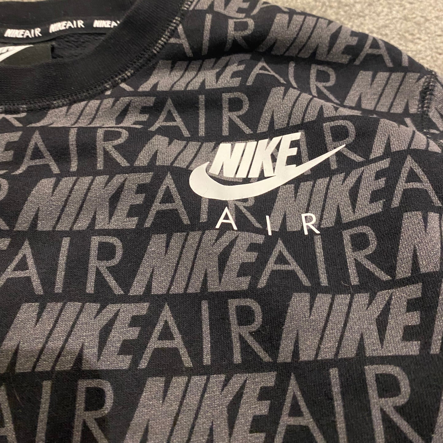 NIKE CREWNECK (S)