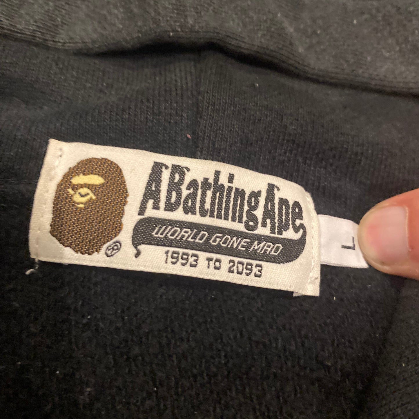 A BATHING APE HOODIE (L)