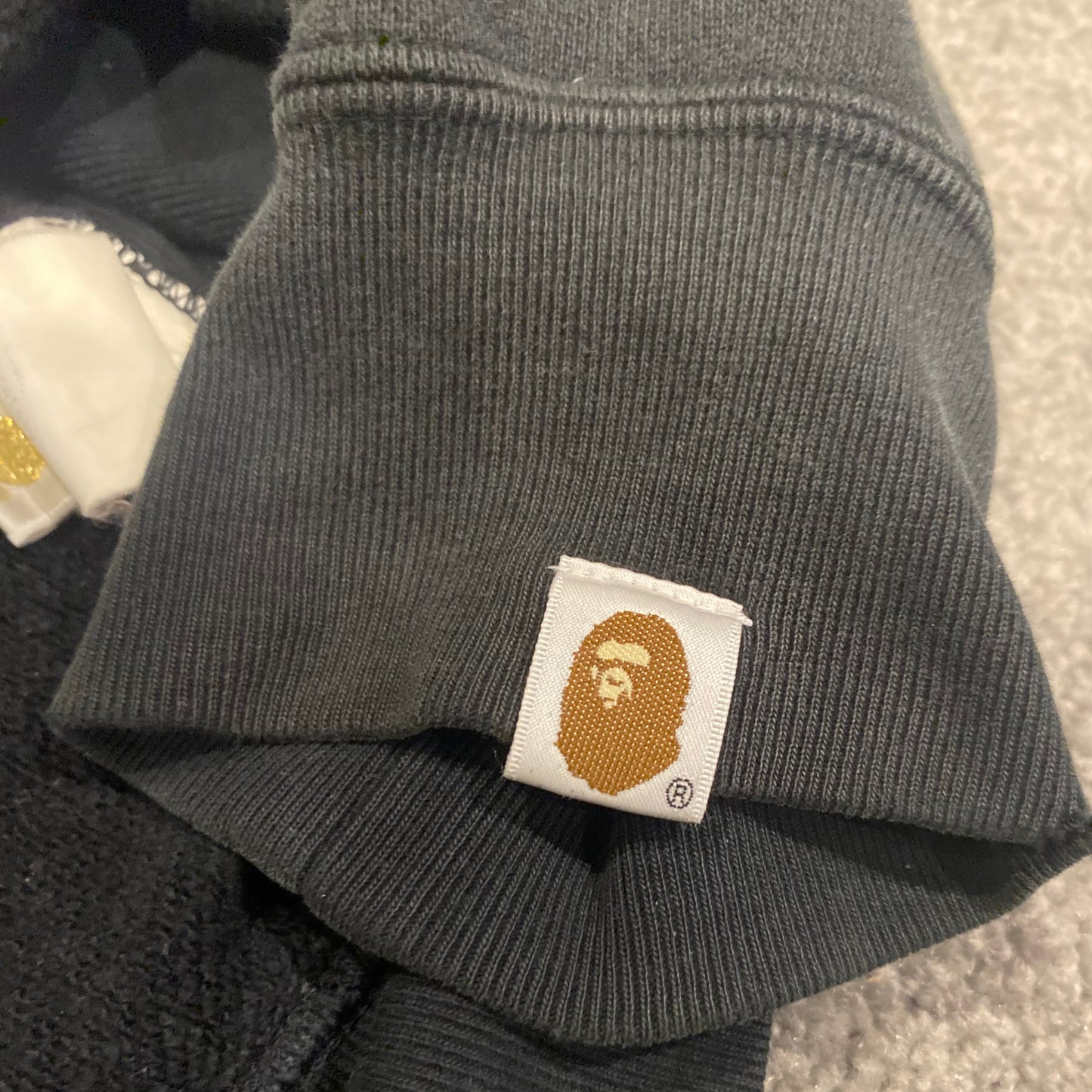A BATHING APE HOODIE (L)