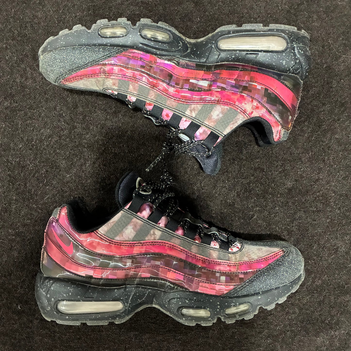 NIKE AIR MAX 95 (CHERRY BLOSSOMS)