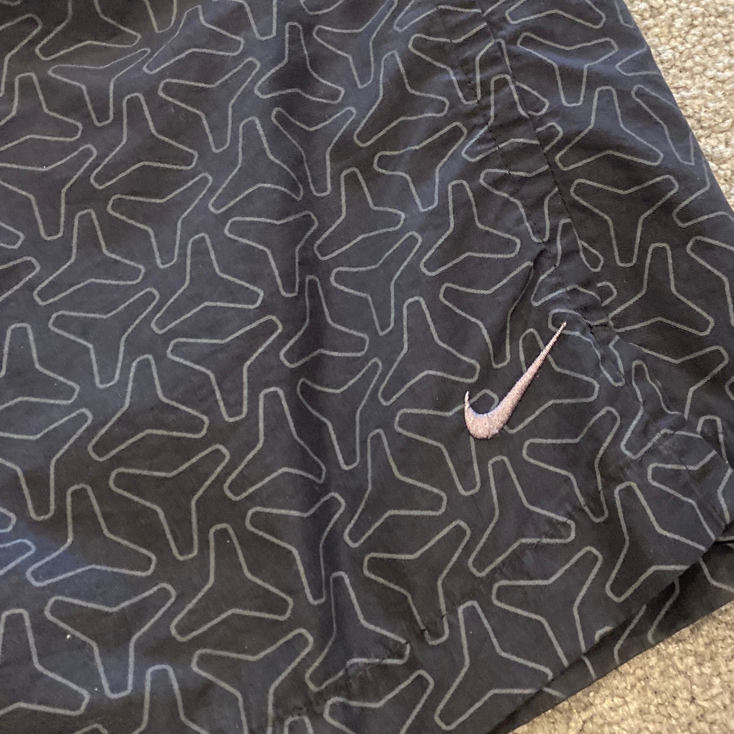 NIKE SHORTS (L)