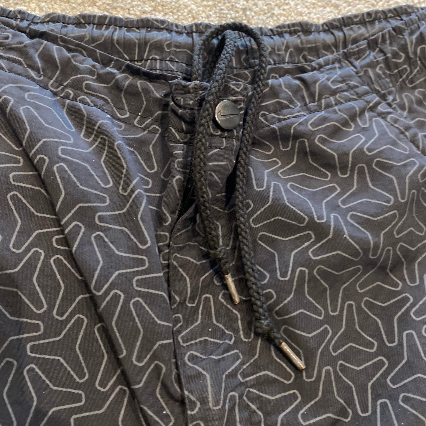 NIKE SHORTS (L)