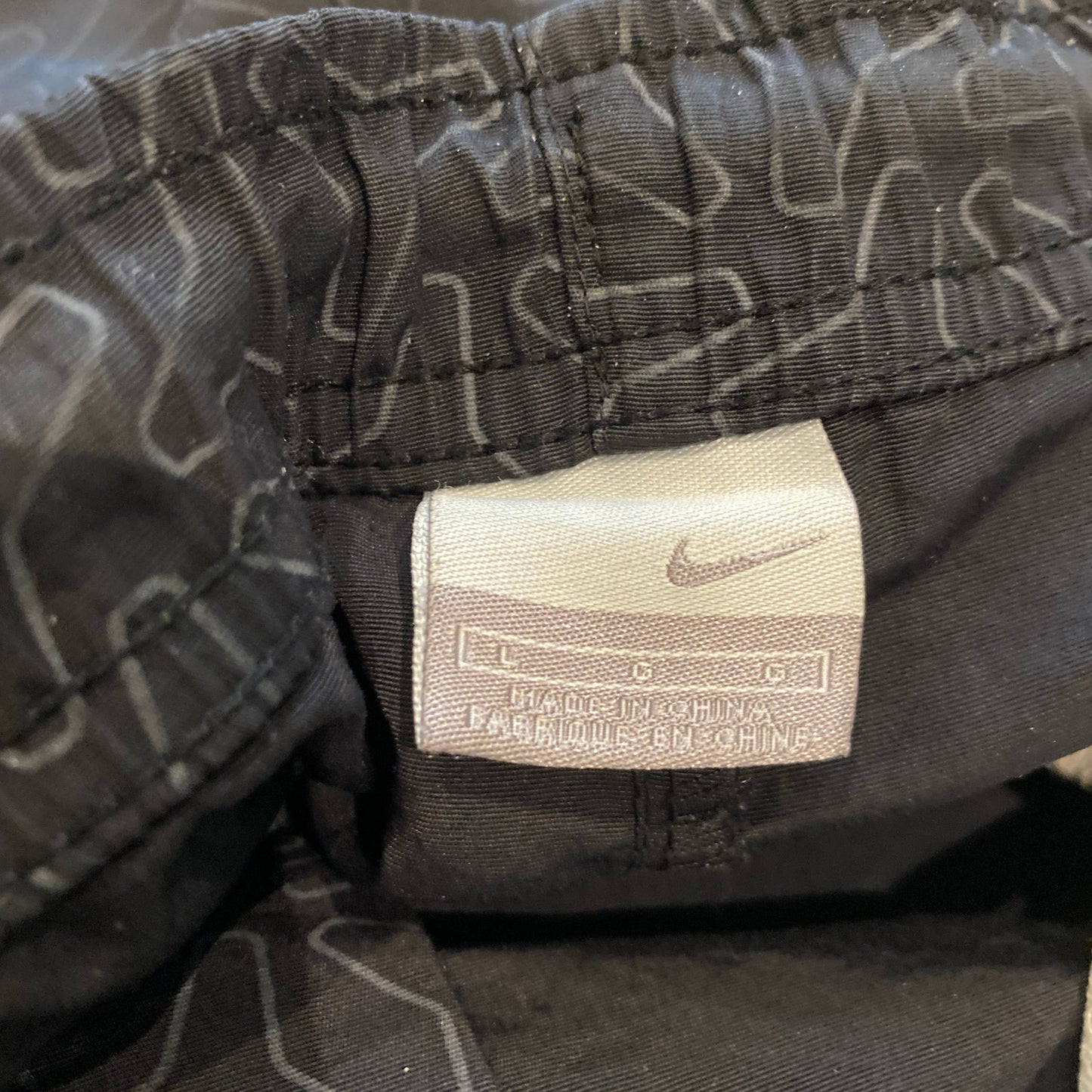NIKE SHORTS (L)