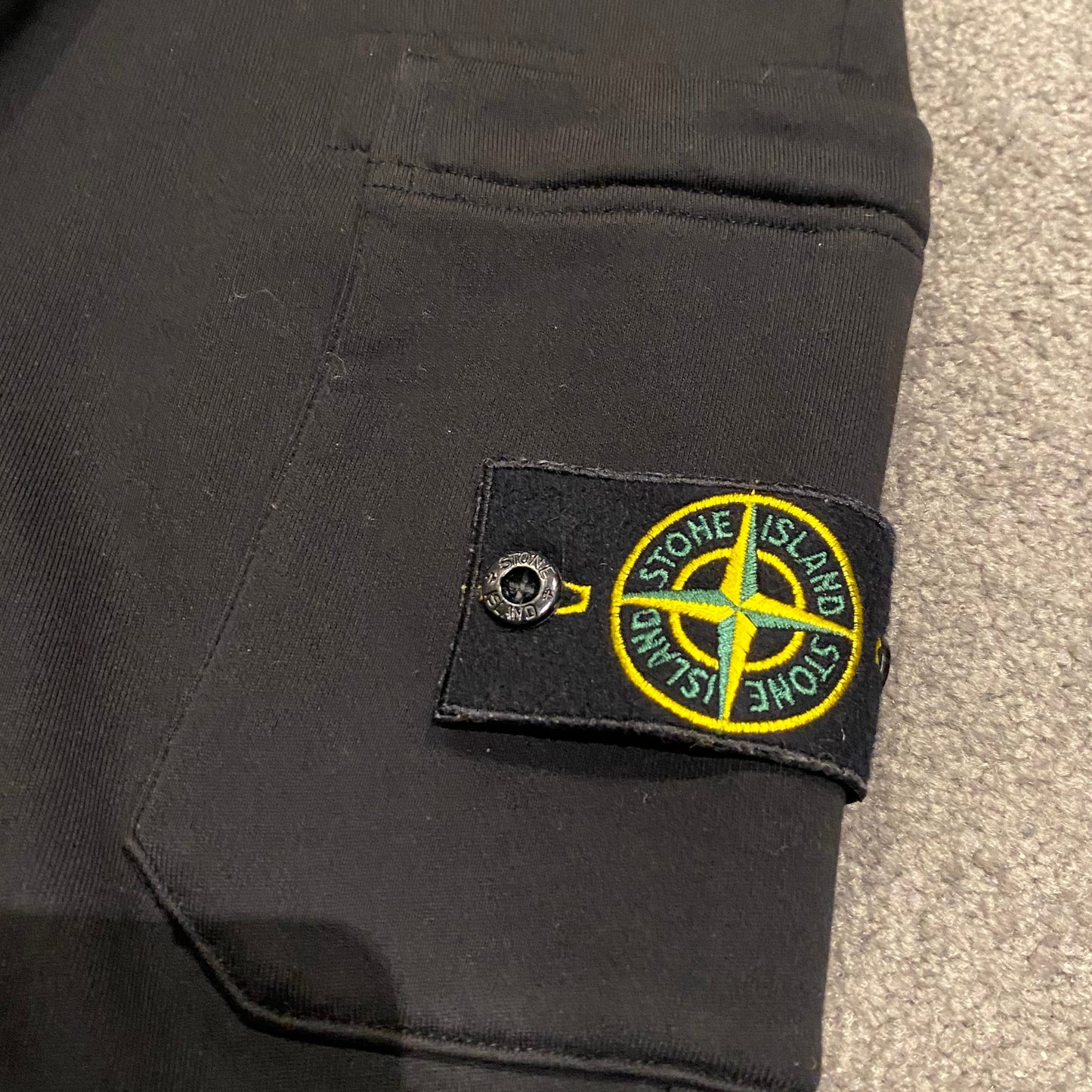 STONE ISLAND JOGGERS (L)