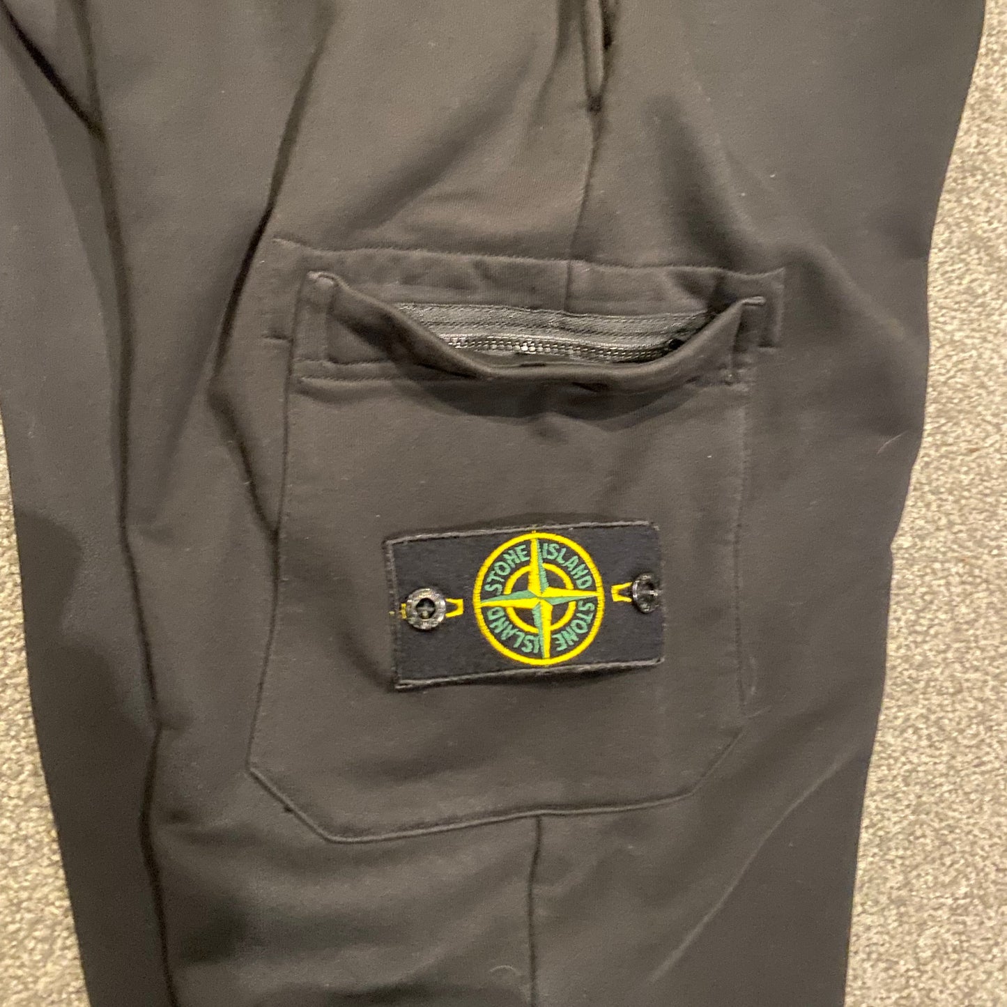 STONE ISLAND JOGGERS (L)
