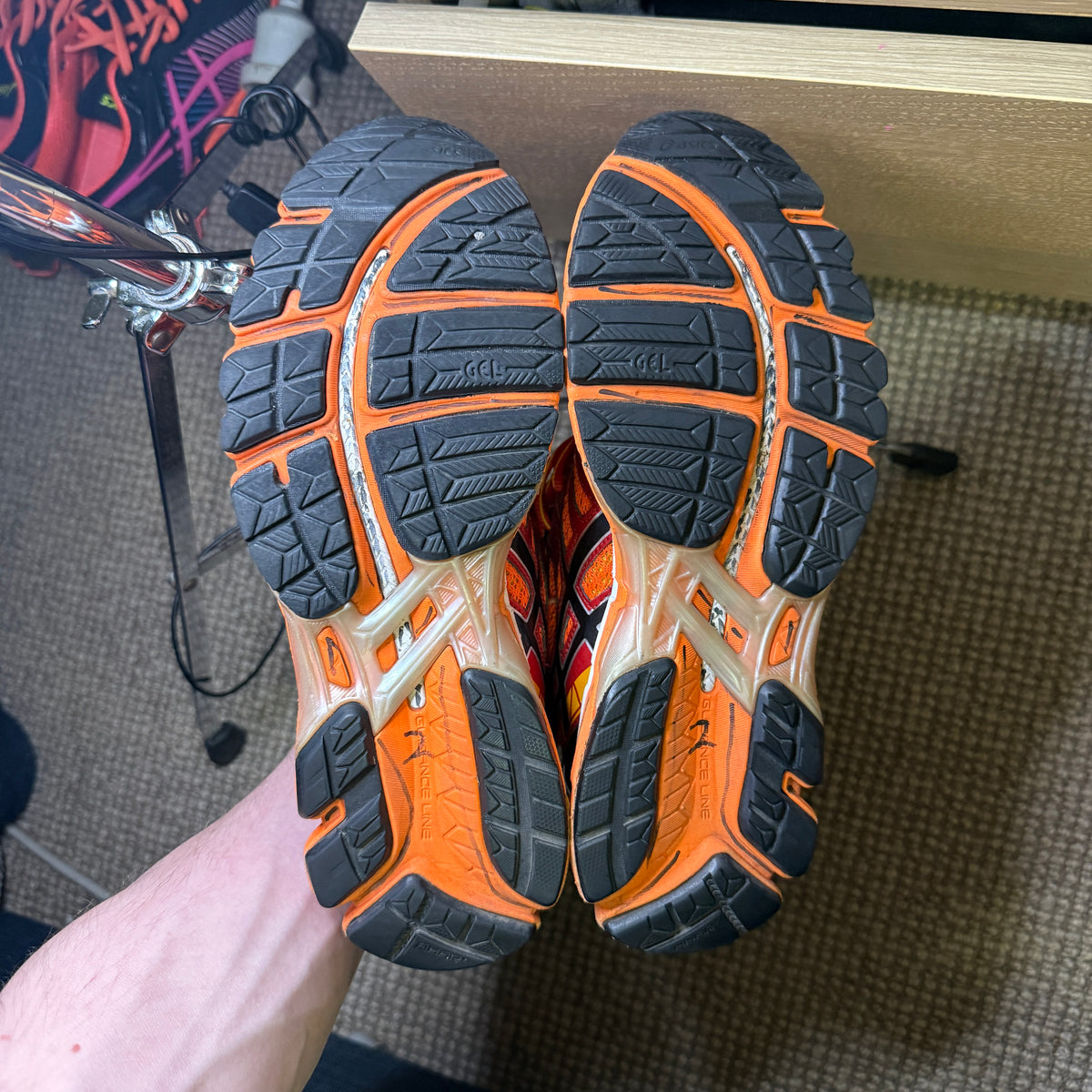 ASICS KAYANO 20 (7.5)