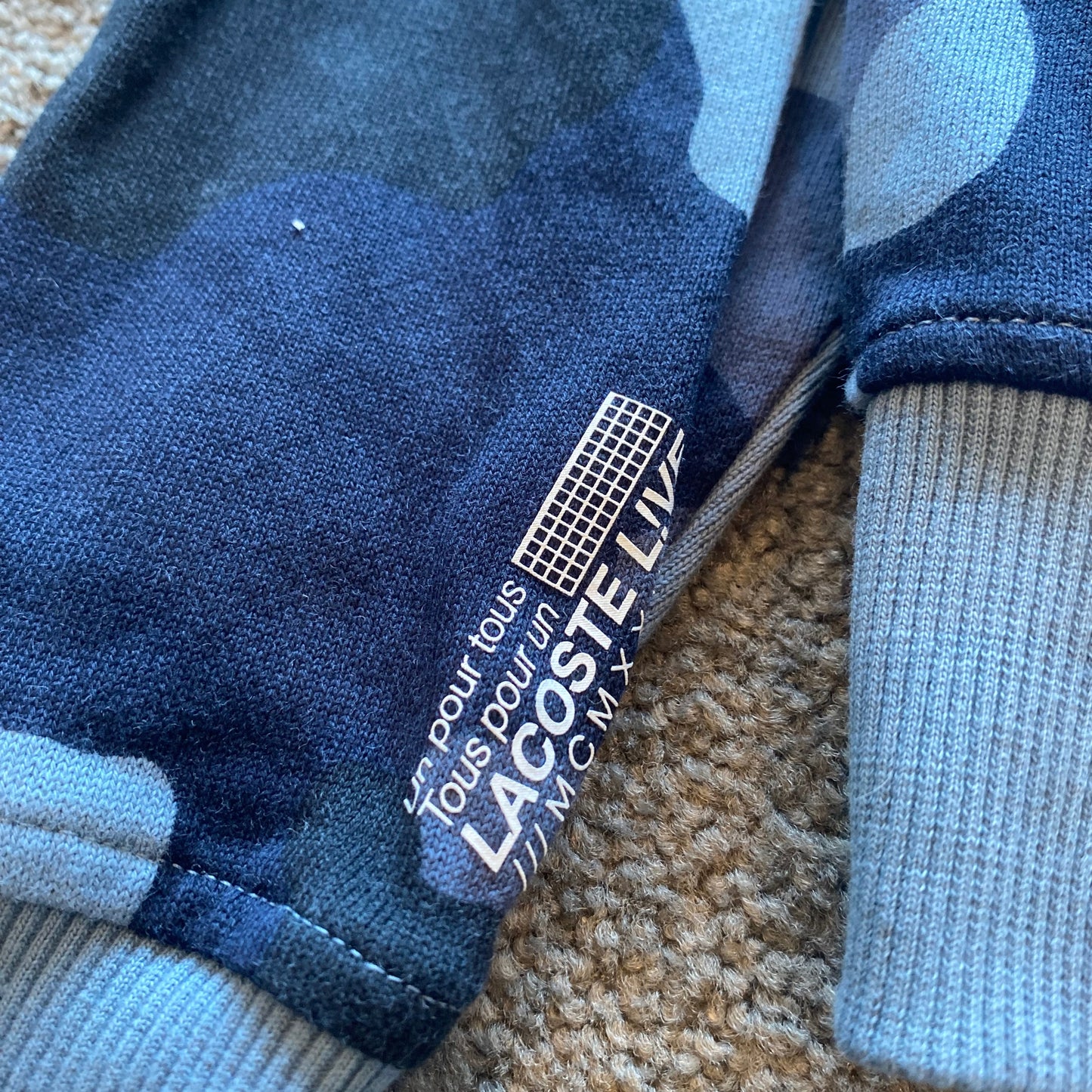 LACOSTE CREWNECK (S)