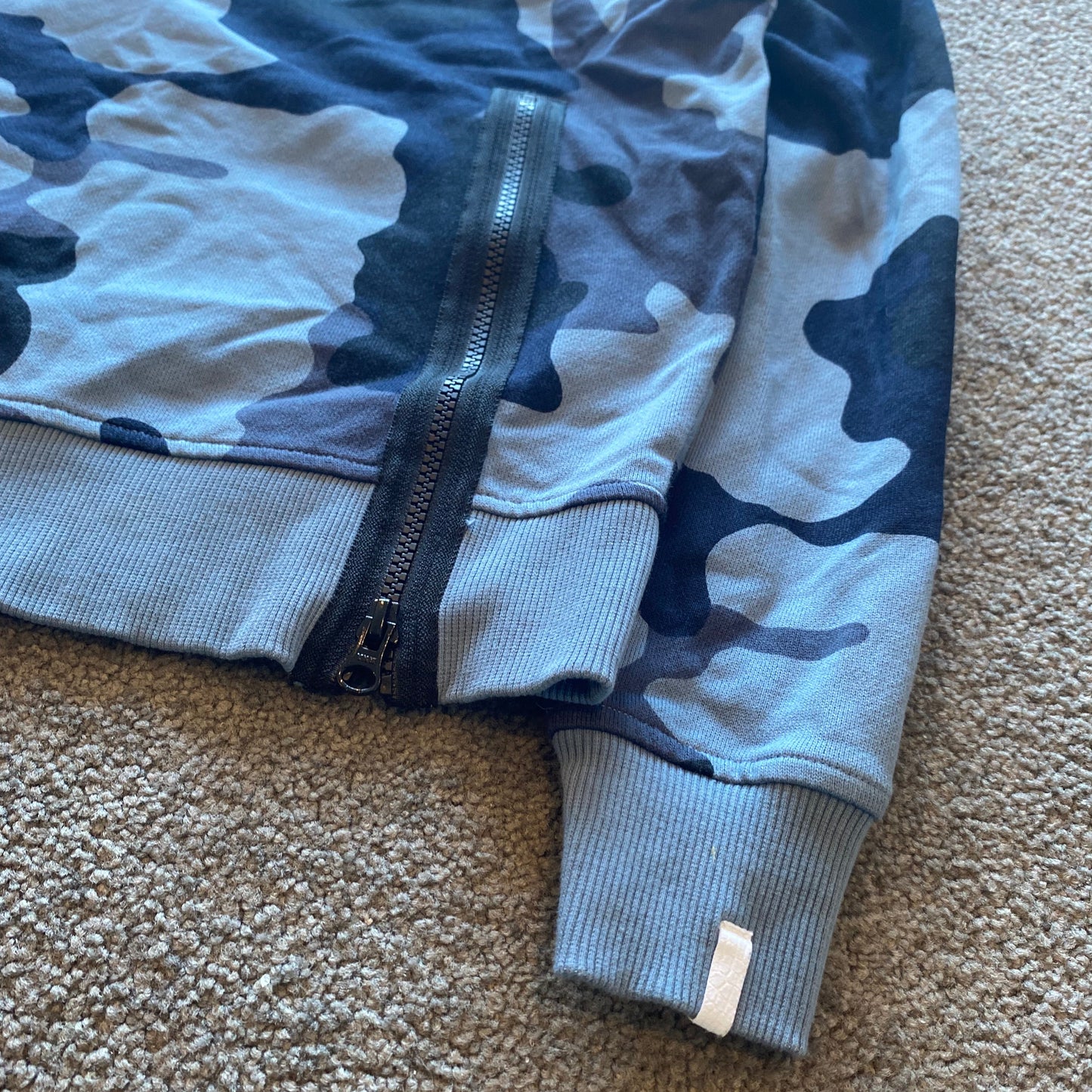 LACOSTE CREWNECK (S)