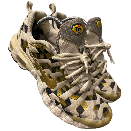 NIKE TN 10 (9.5)