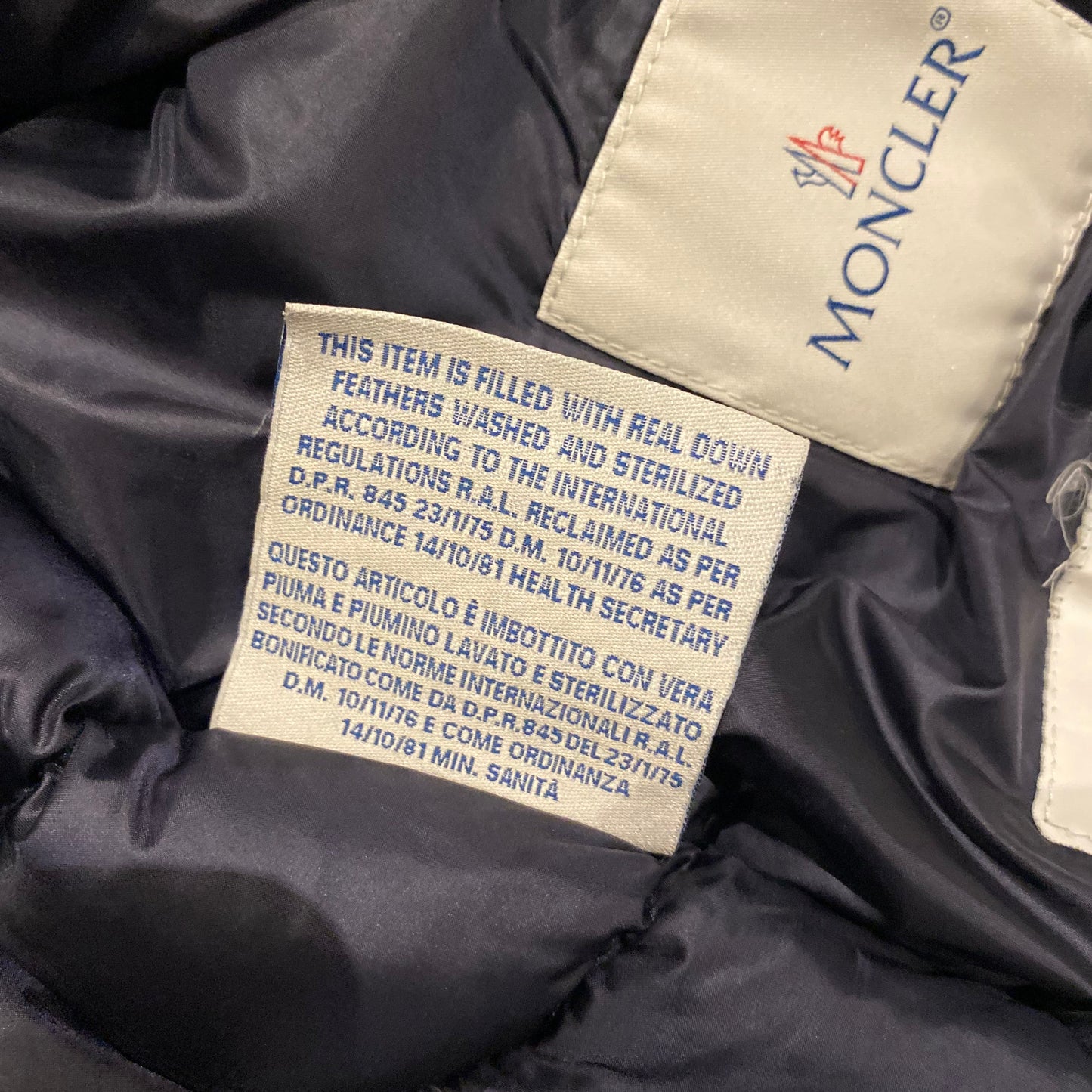 MONCLER JACKET (S)
