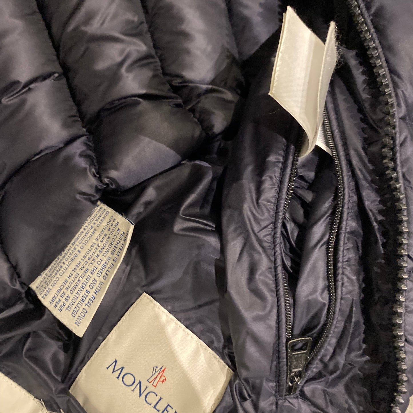 MONCLER JACKET (S)