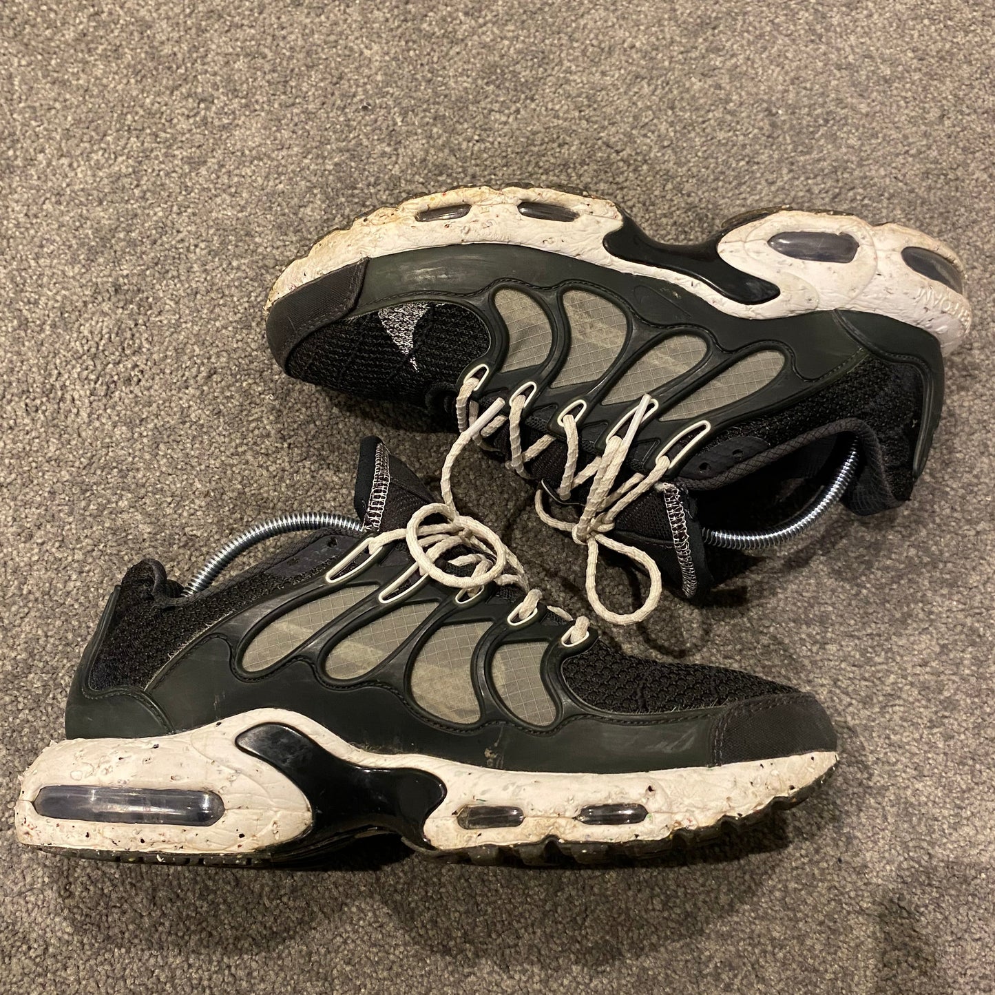 NIKE AIR MAX TERRASCAPES (9.5)