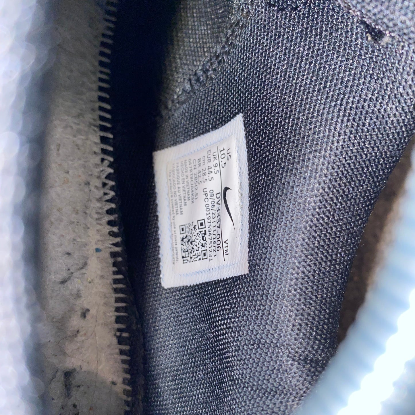 NIKE AIR MAX DN BLACK (10.5)