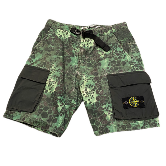 STONE ISLAND SHORTS (L)