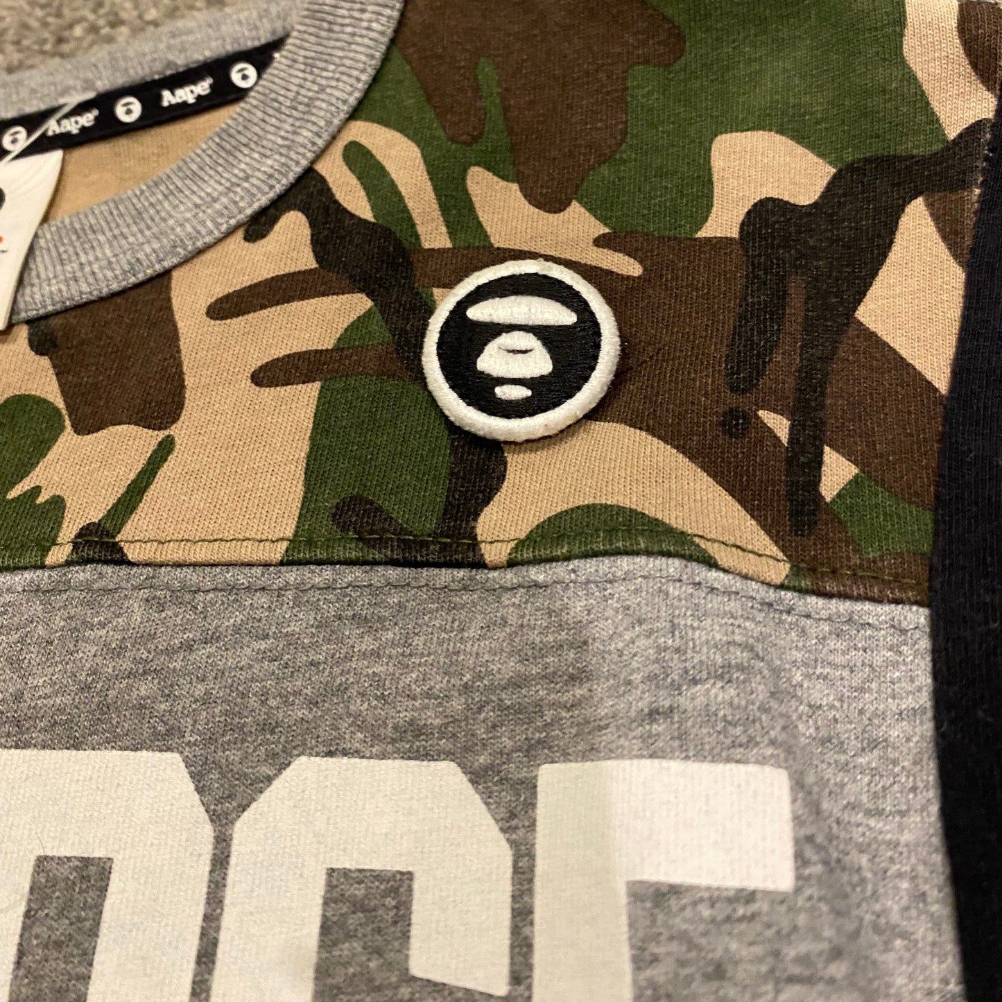 AAPE T (S)