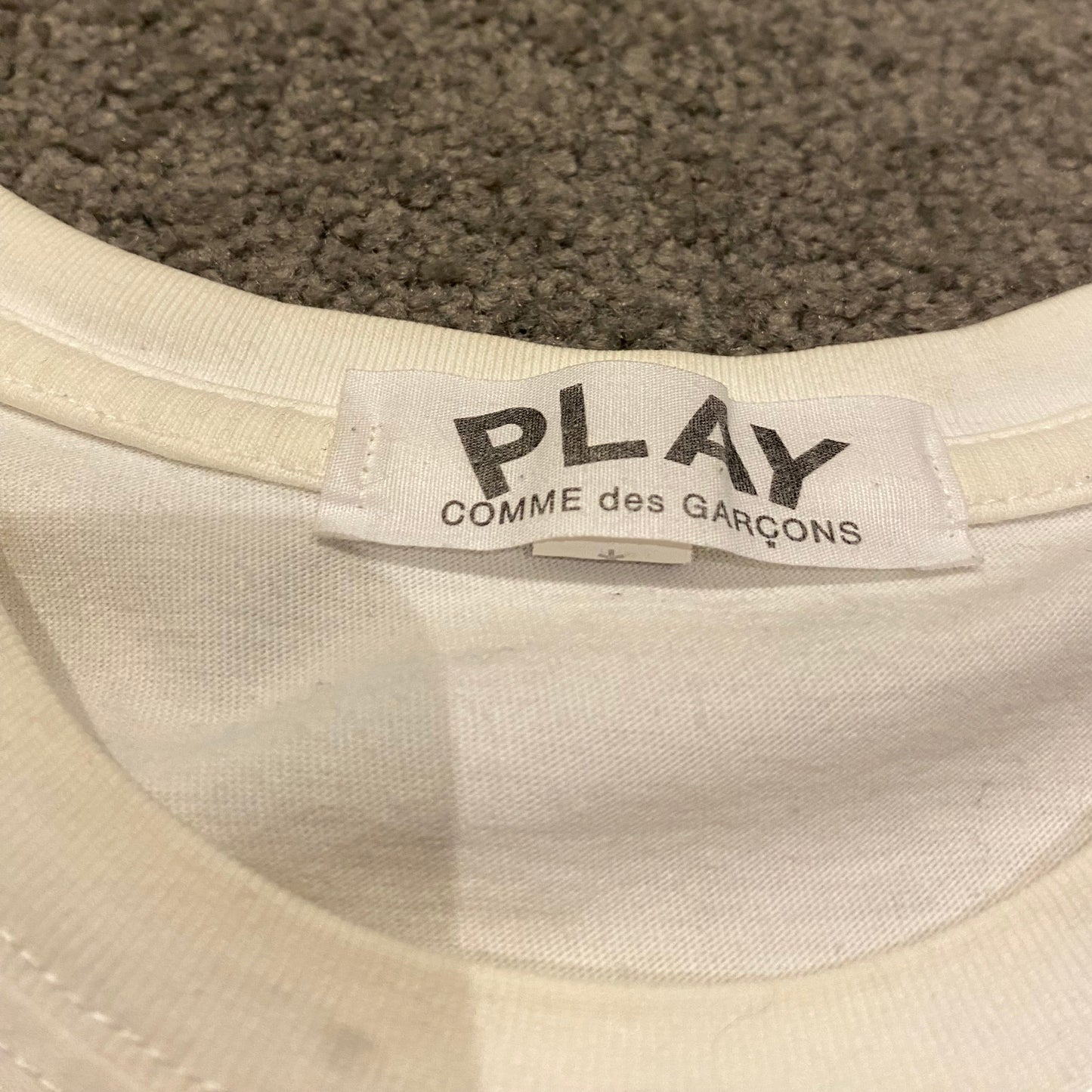 COMME DES GARCONS PLAY T (XS)