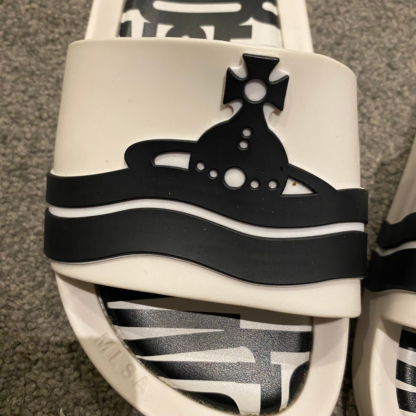VIVIENNE WESTWOOD SLIDES (11 WMNS)
