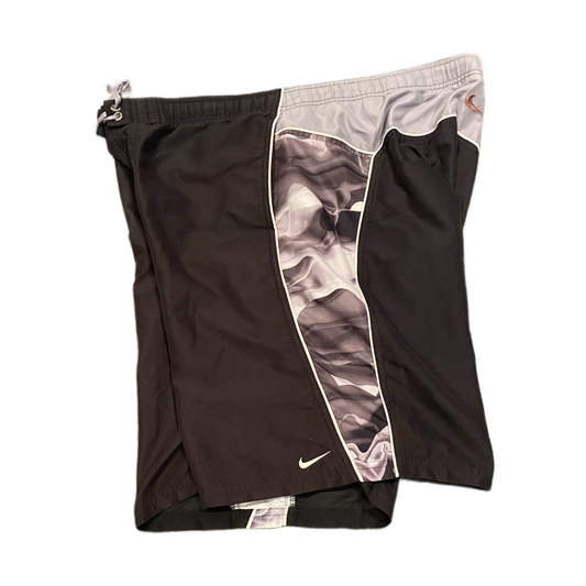 NIKE SHORTS (L)