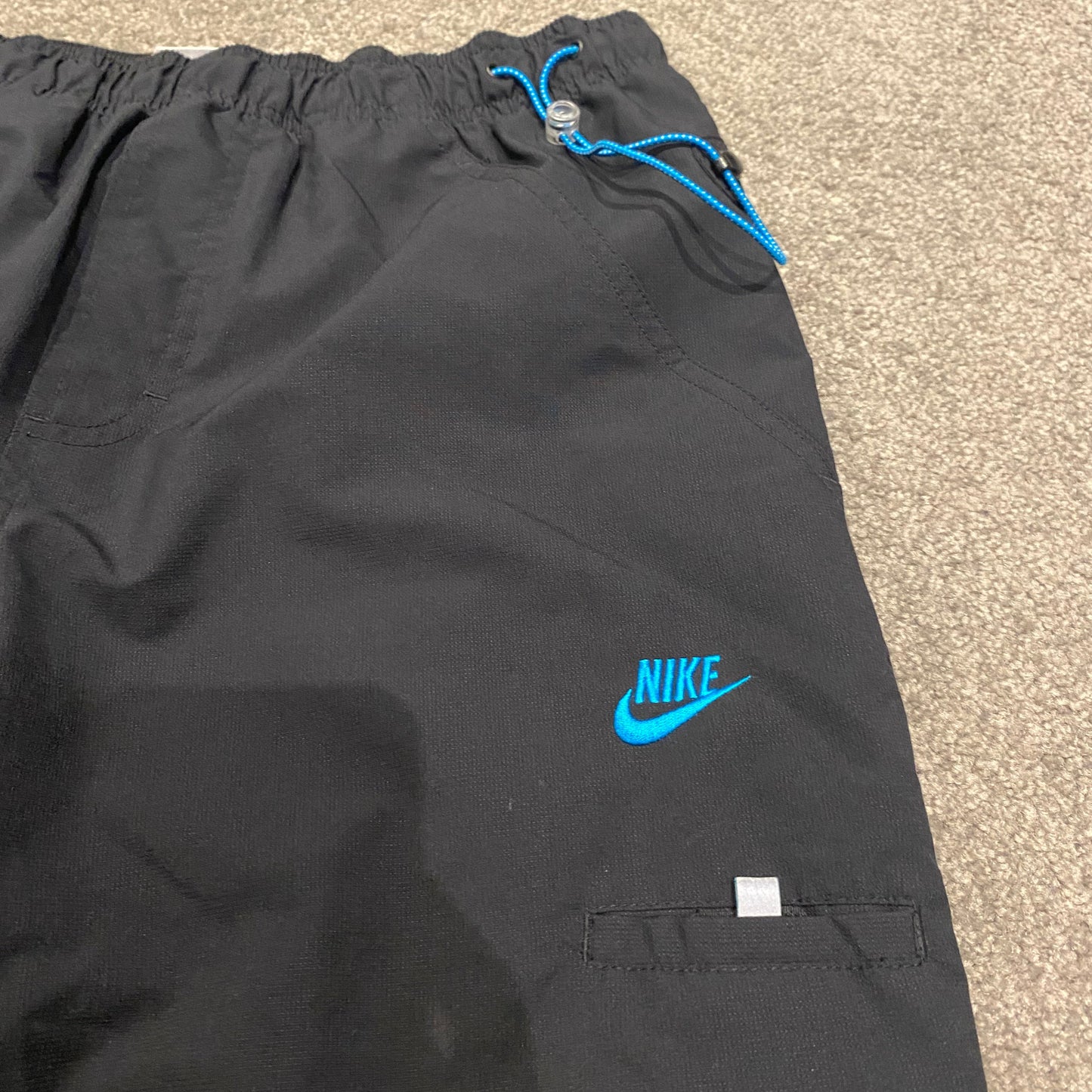NIKE 3/4 SHORTS (M)