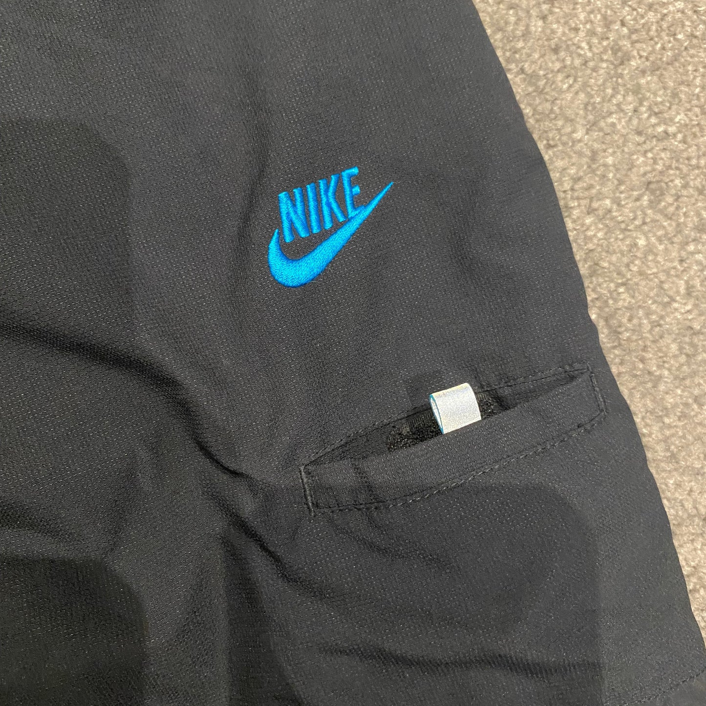NIKE 3/4 SHORTS (M)