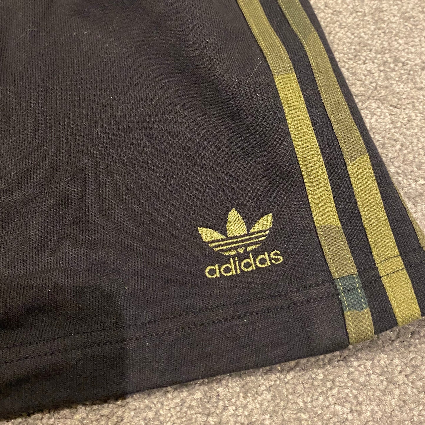 ADIDAS CAMO LINED SHORTS (M)