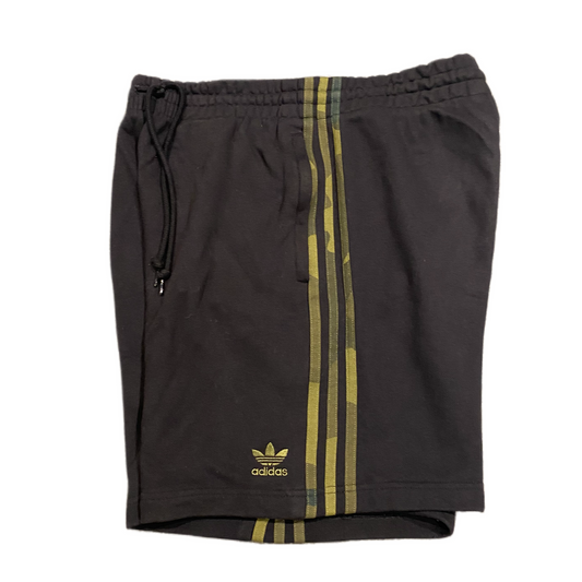 ADIDAS CAMO LINED SHORTS (M)