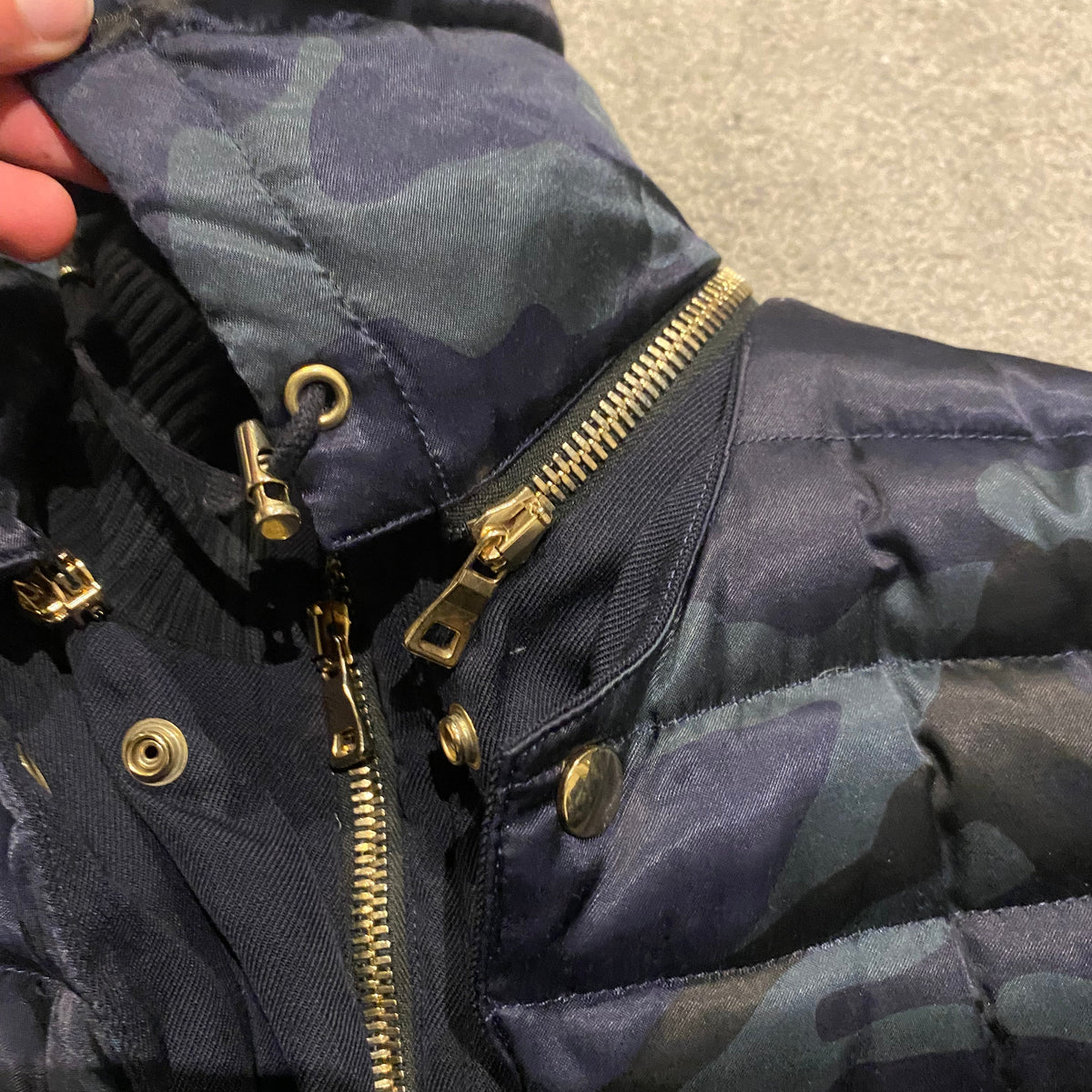 BALMAIN PUFFER JACKET (M)