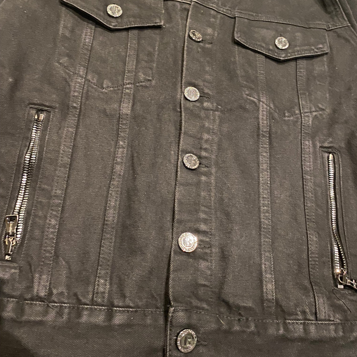 BALMAIN DENIM JACKET (L)