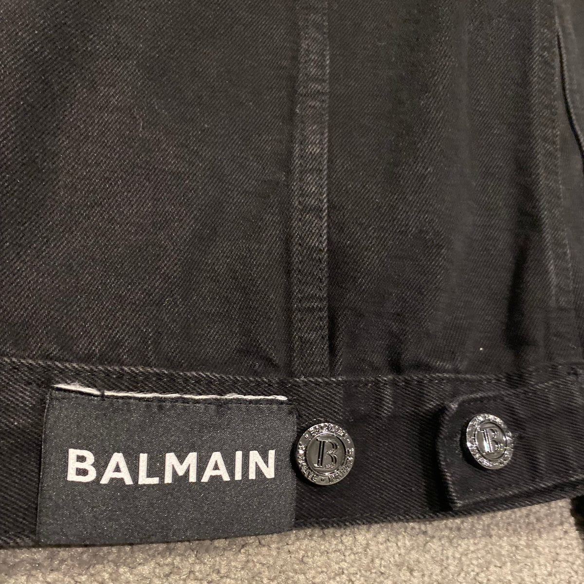 BALMAIN DENIM JACKET (L)
