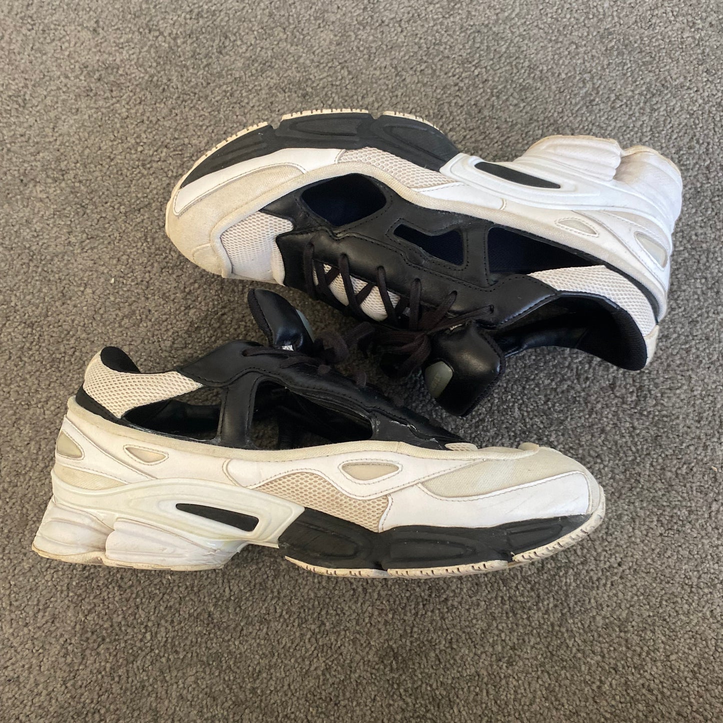 RAF SIMMONS X OZWEEGOS (11US)
