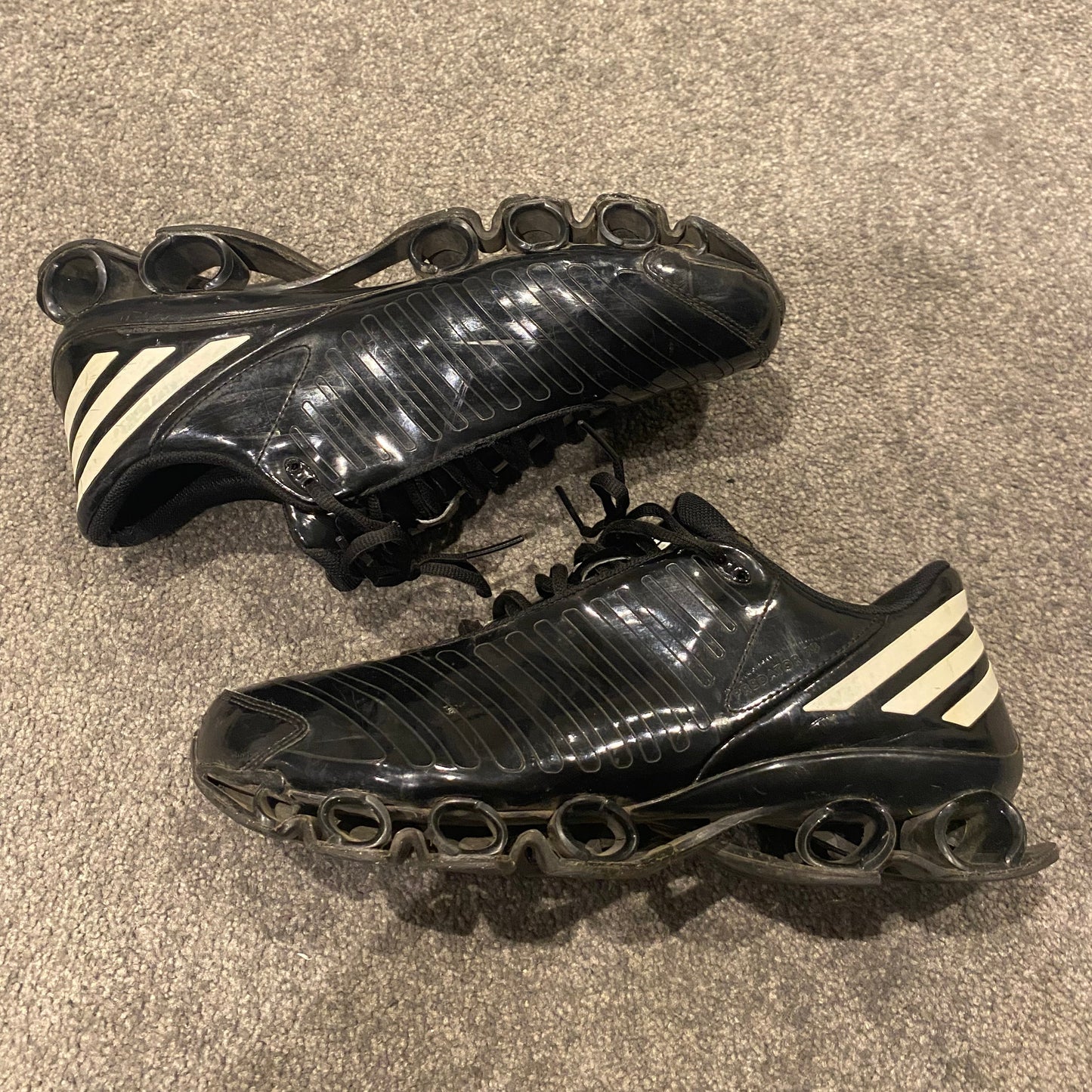 ADIDAS PREDATOR 8 (10.5US)