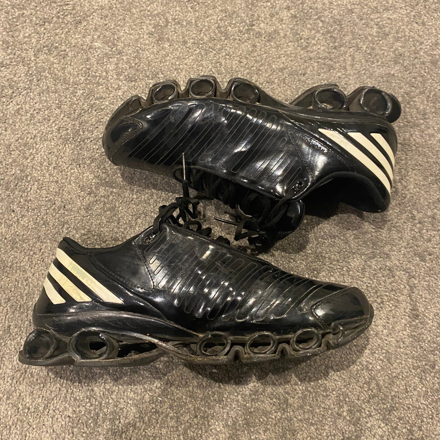 ADIDAS PREDATOR 8 (10.5US)