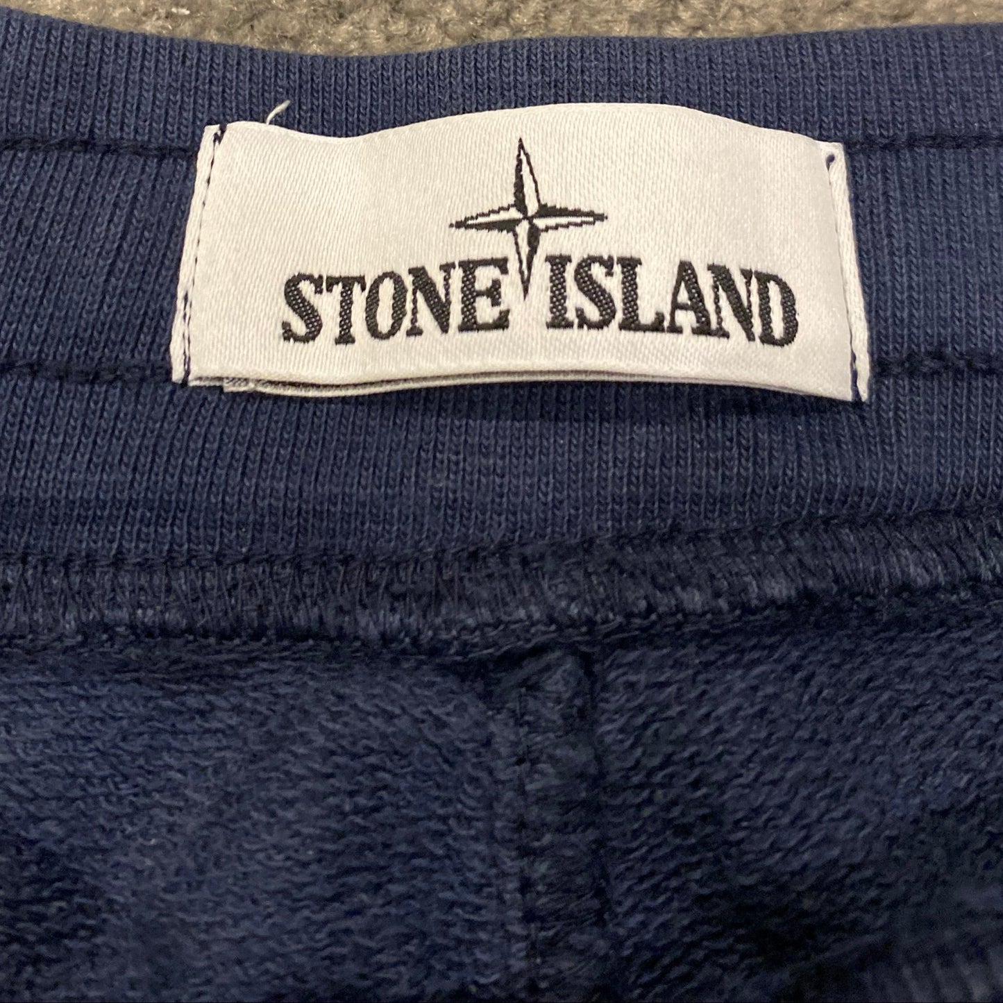 STONE ISLAND SHORTS (L)