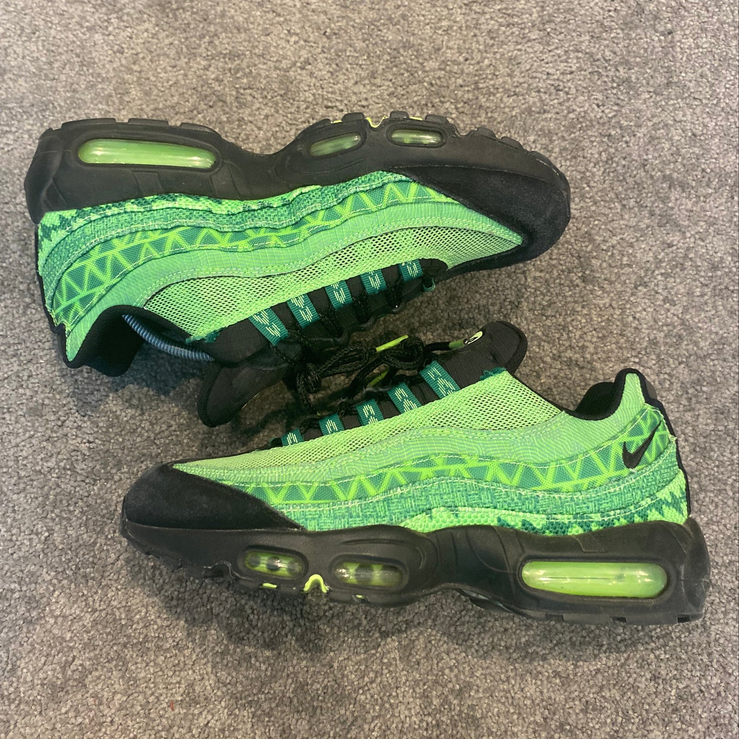 NIKE AIR MAX 95'S NAIJA'S (8.5)