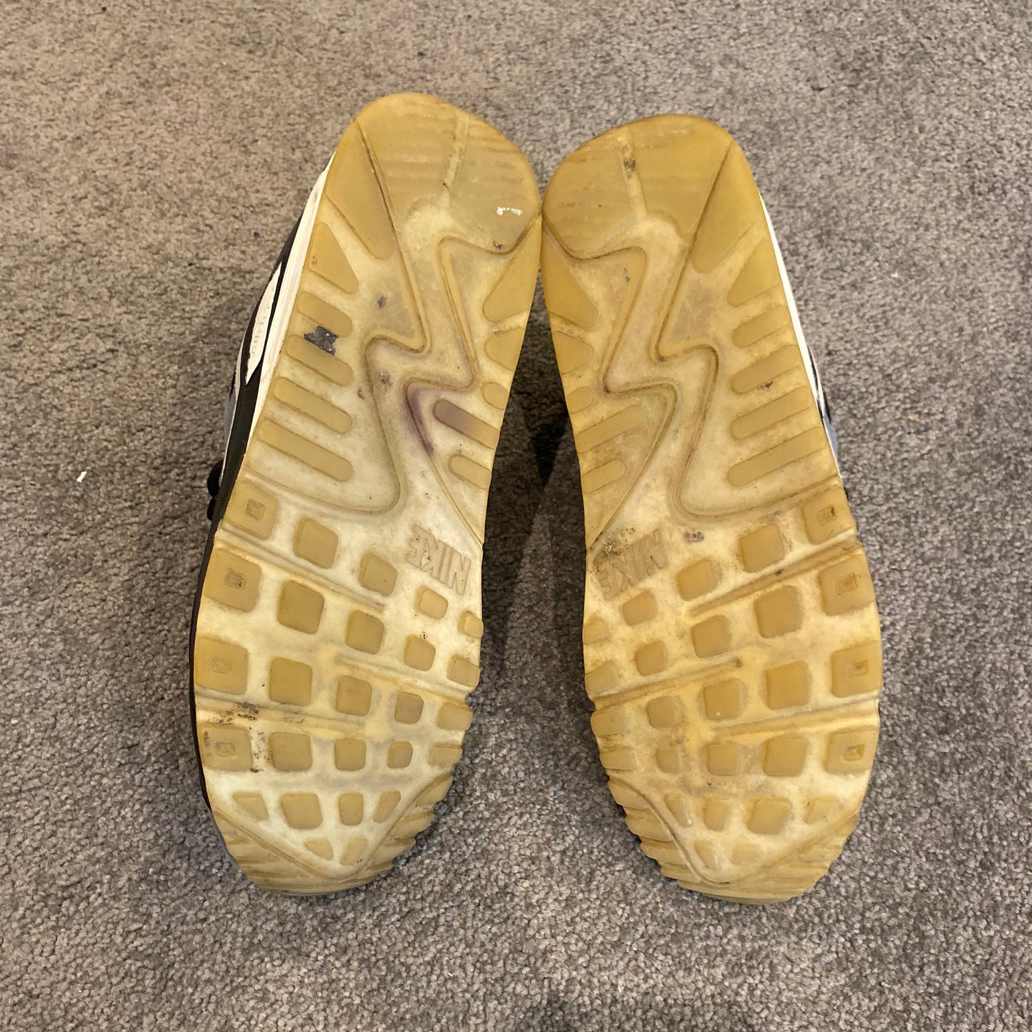 NIKE AIR MAX 90 GREYSCALES (10.5)