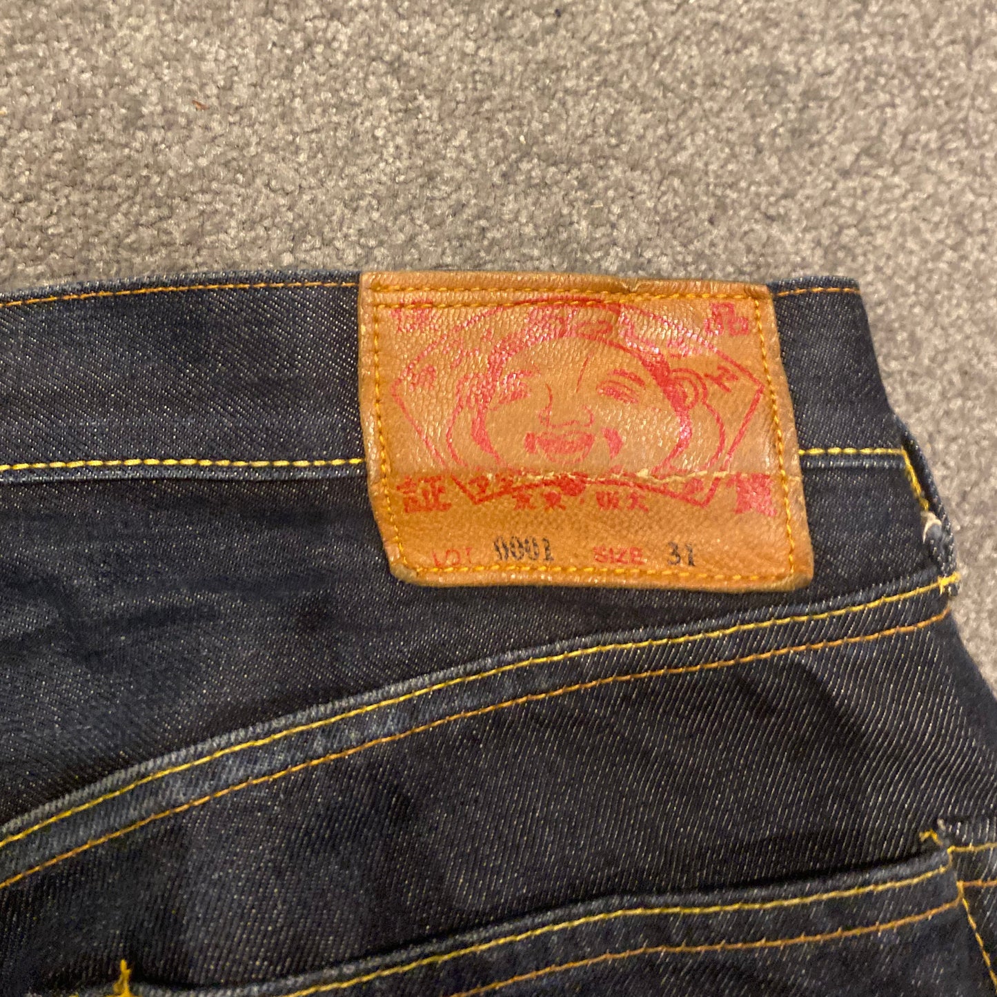 EVISU MULTI-POCKET JEANS (32)
