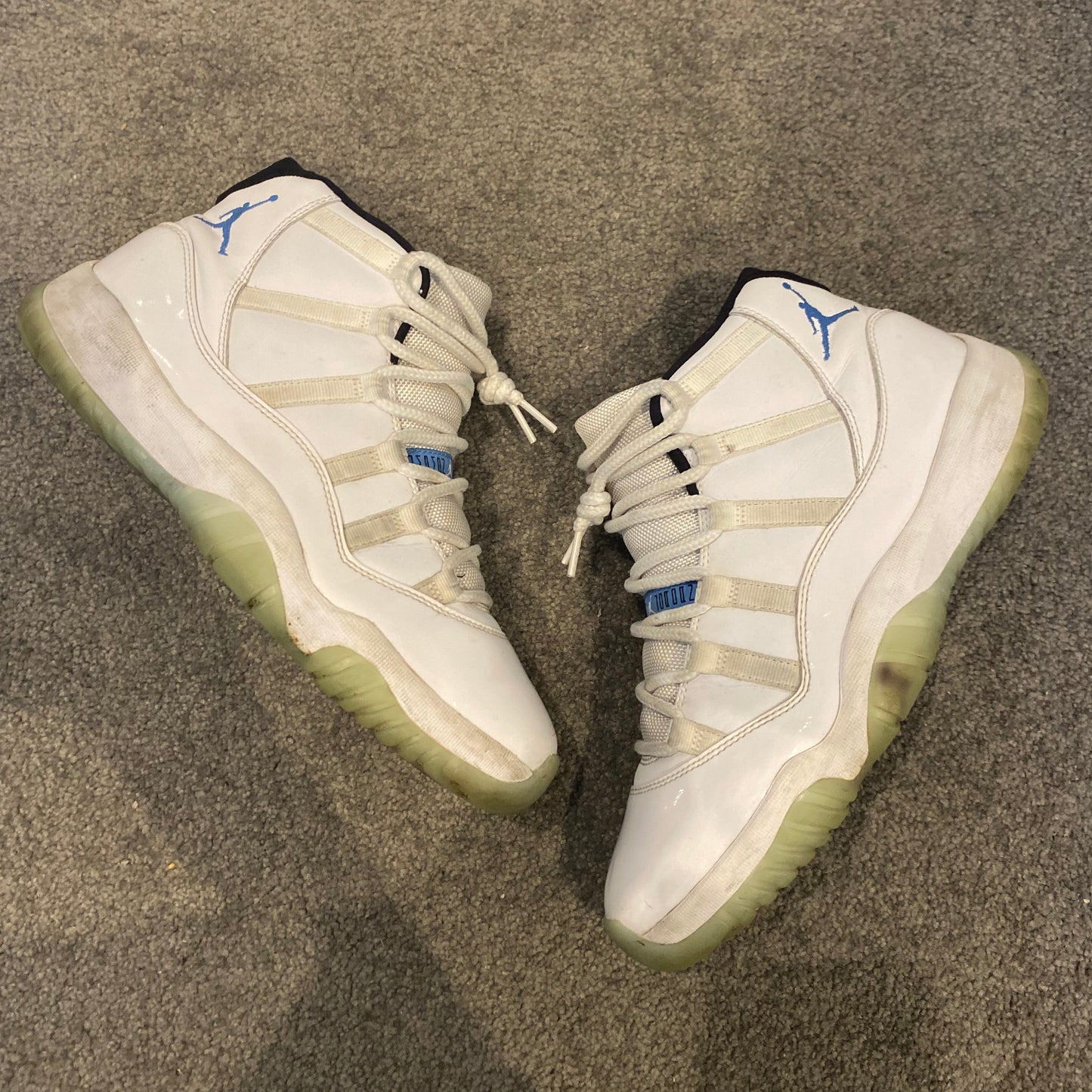 JORDAN 11 RETRO 'LEGEND BLUE" (9.5)