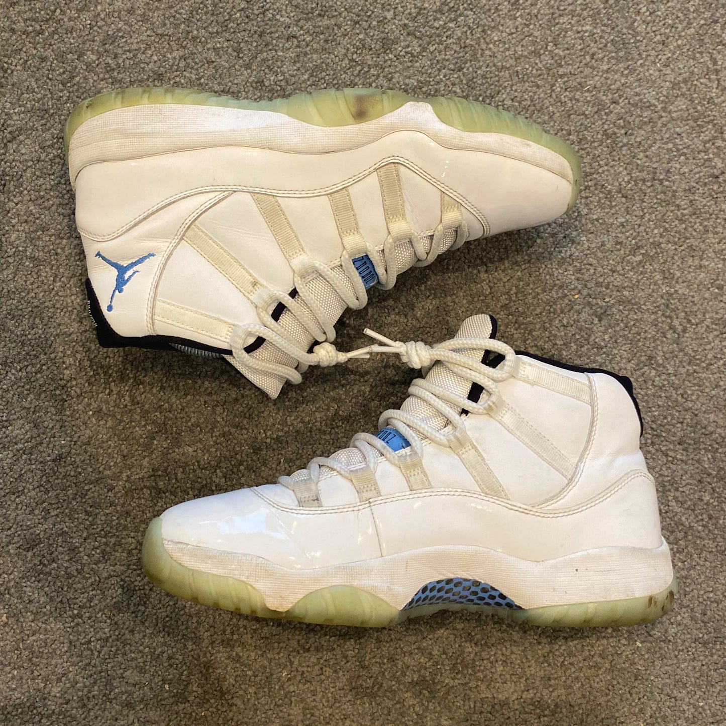 JORDAN 11 RETRO 'LEGEND BLUE" (9.5)