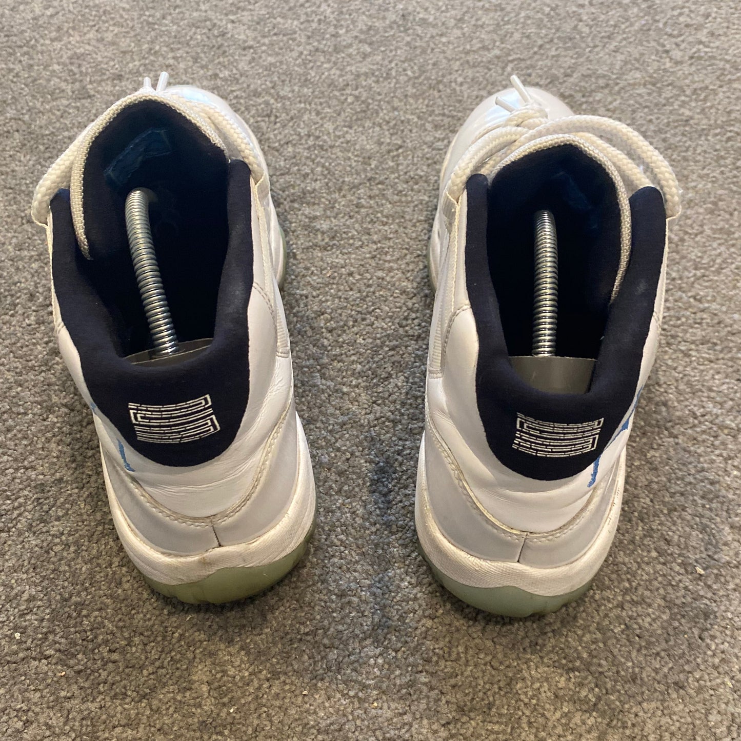 JORDAN 11 RETRO 'LEGEND BLUE" (9.5)