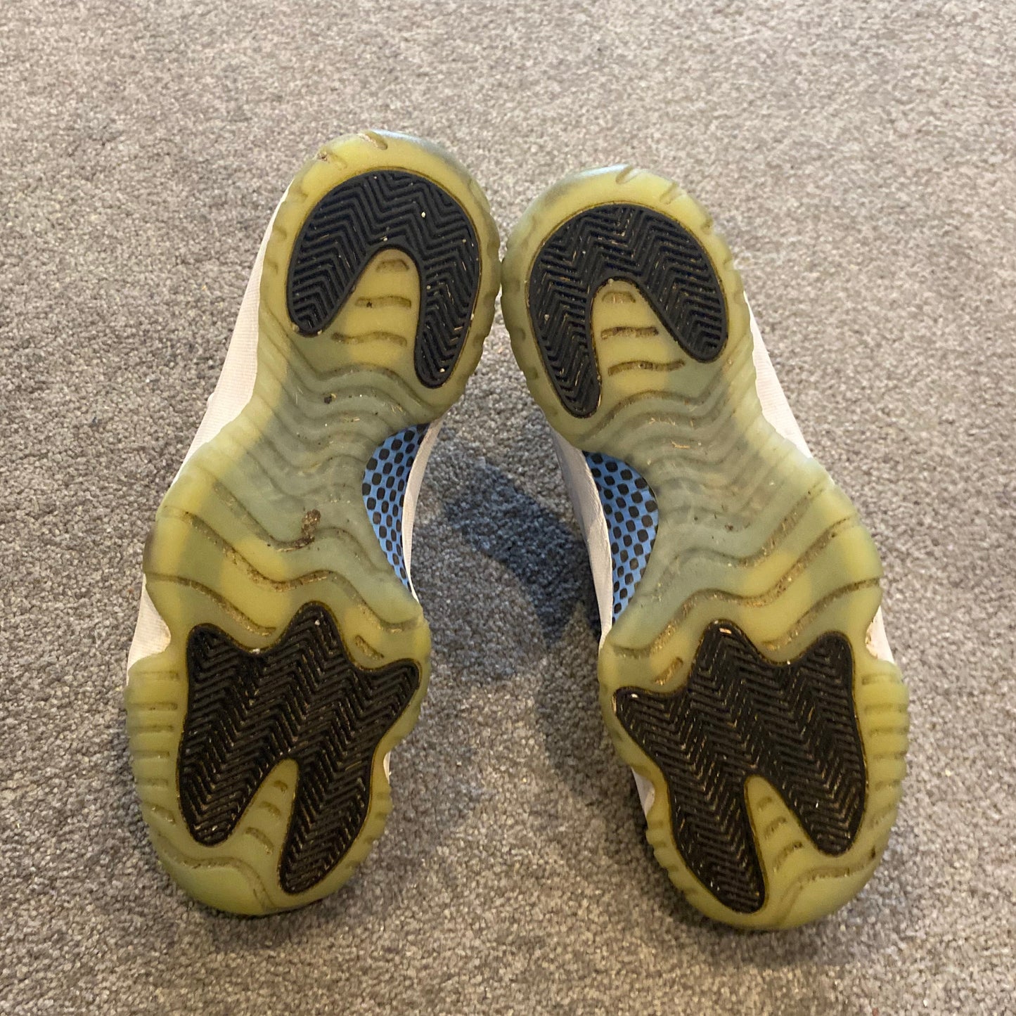 JORDAN 11 RETRO 'LEGEND BLUE" (9.5)