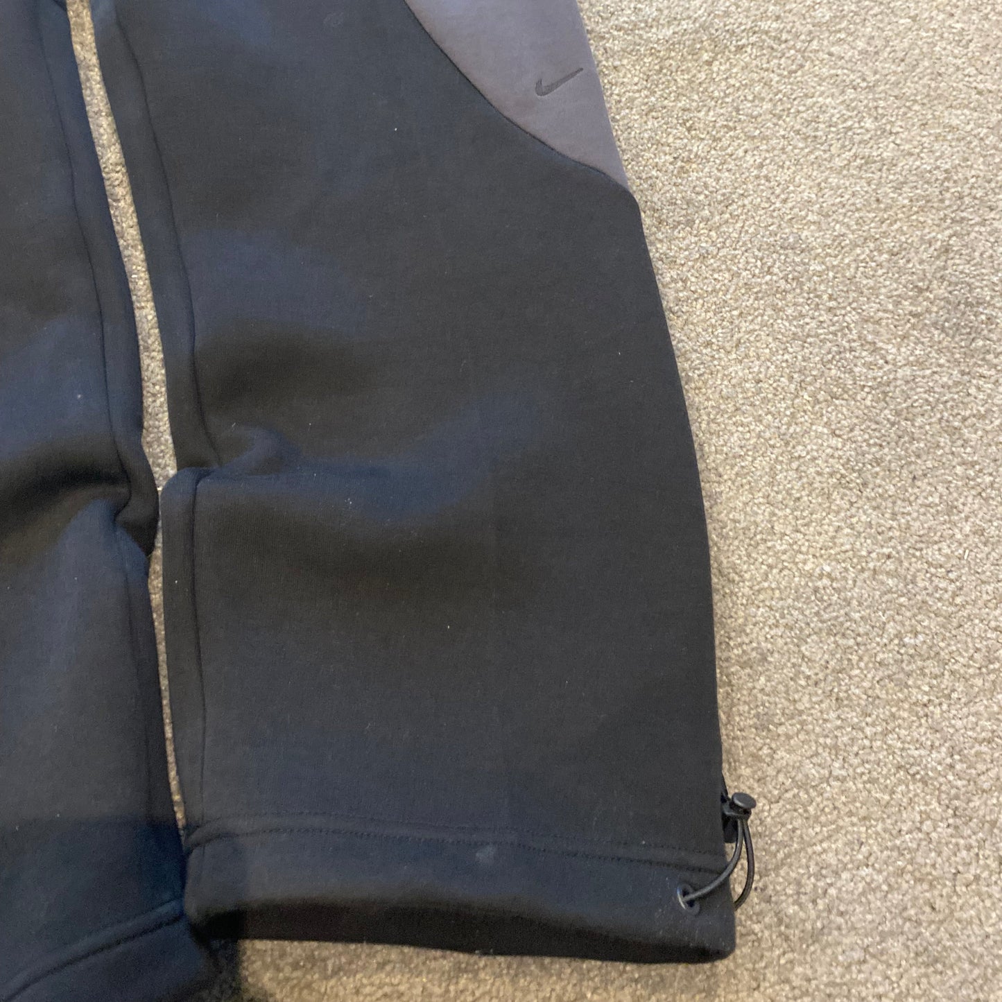 NIKE TECH FLEECE TRACKSUIT (S,L)
