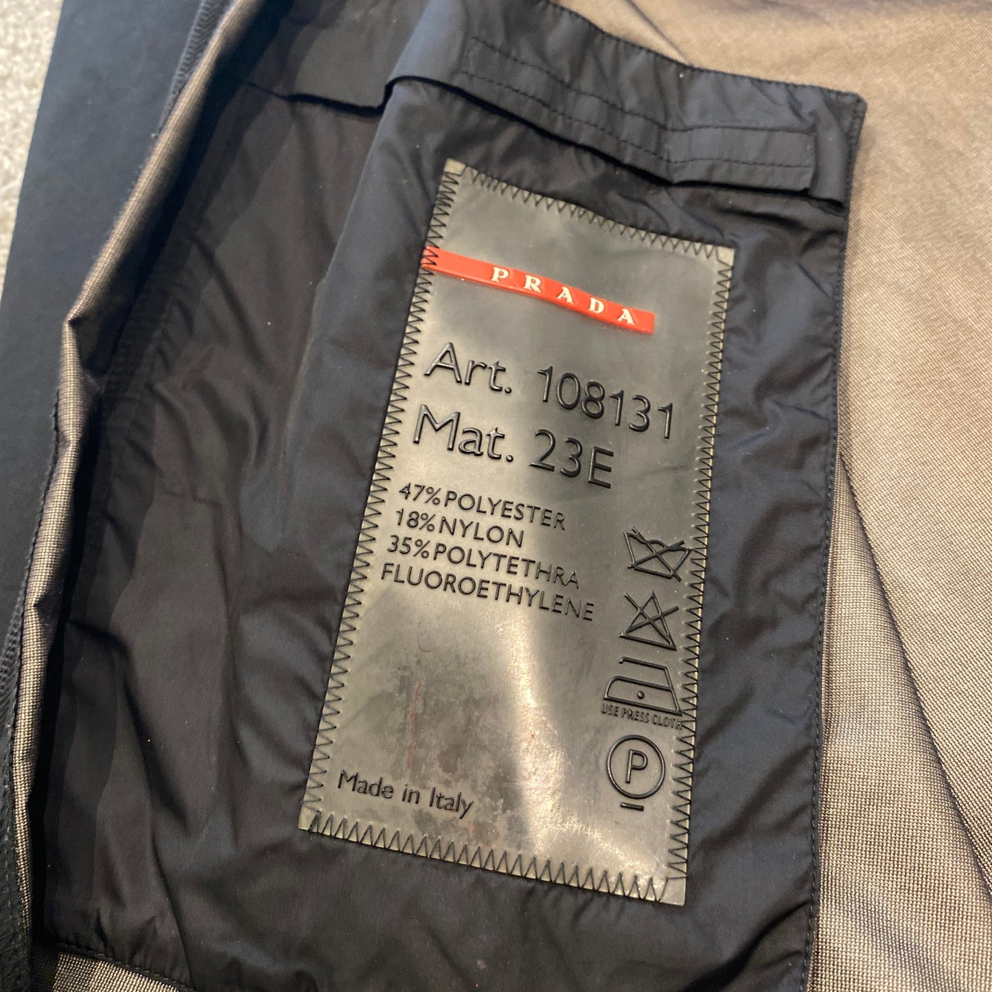 PRADA GORETEX JACKET (XS)