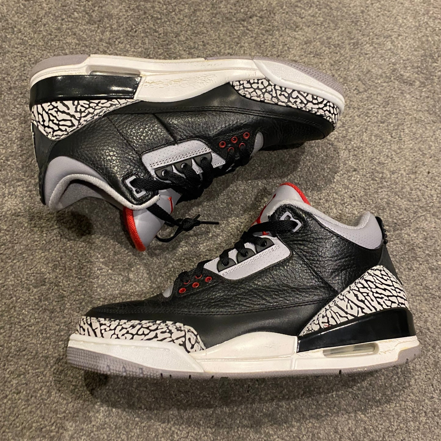 NIKE AIR JORDAN 3 RETRO "RED CEMENTS" (8.5)