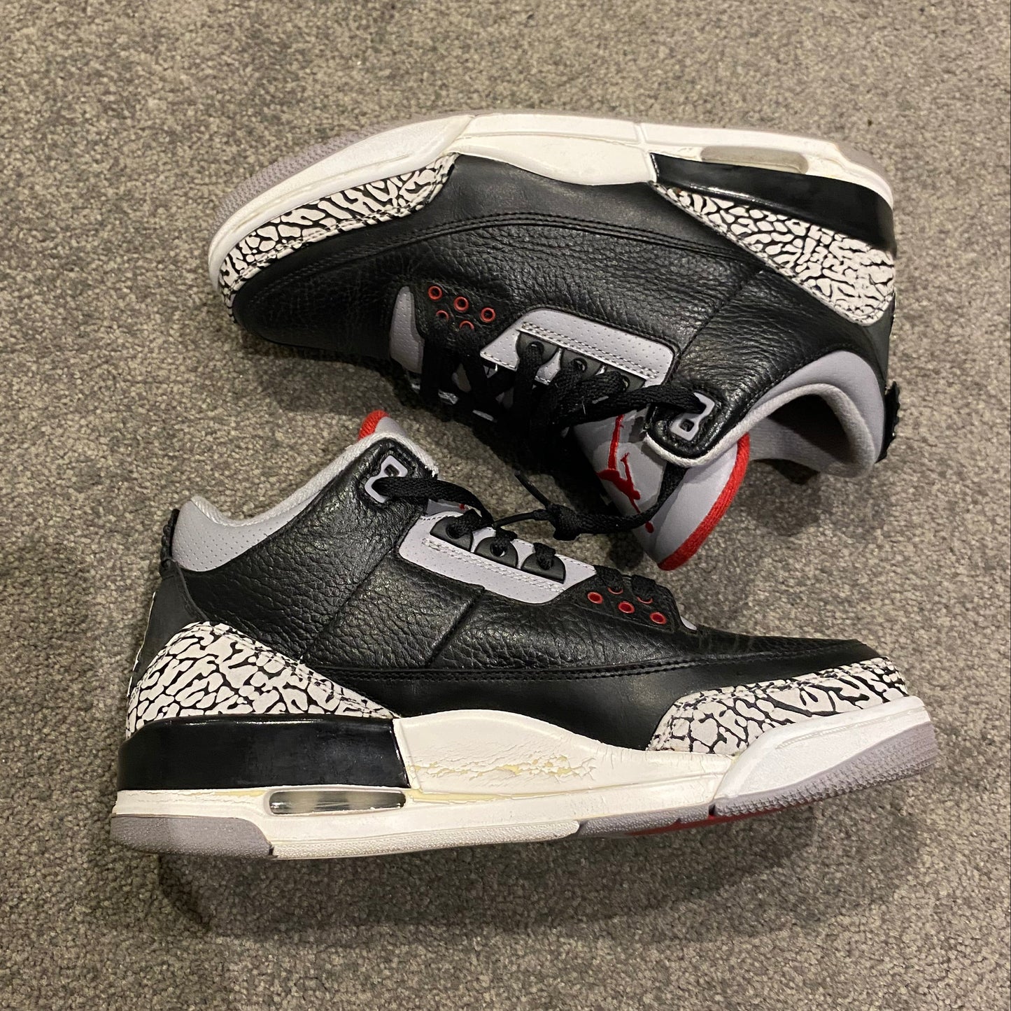 NIKE AIR JORDAN 3 RETRO "RED CEMENTS" (8.5)