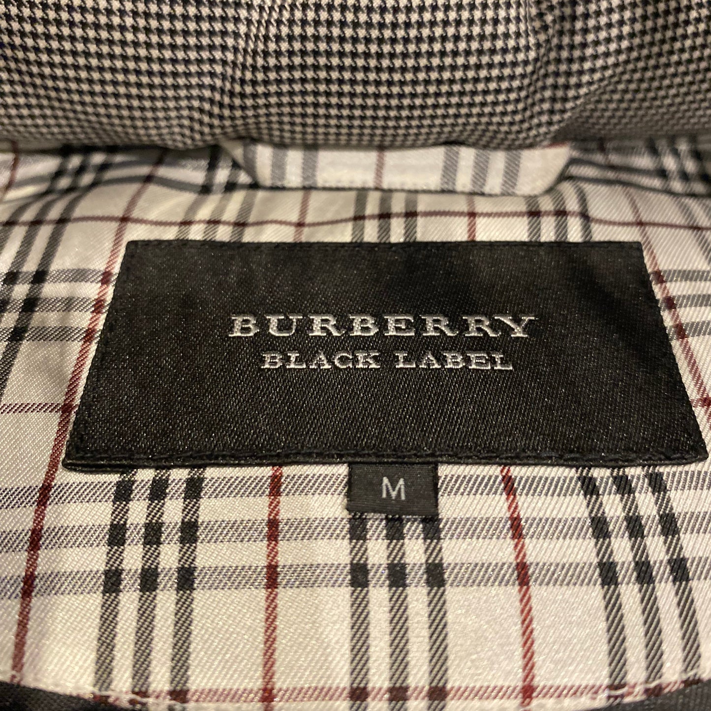 BURBERRY PUFFER JACKET (M)