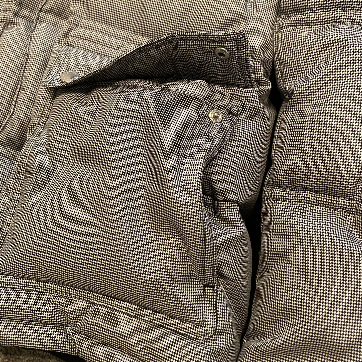 BURBERRY PUFFER JACKET (M)